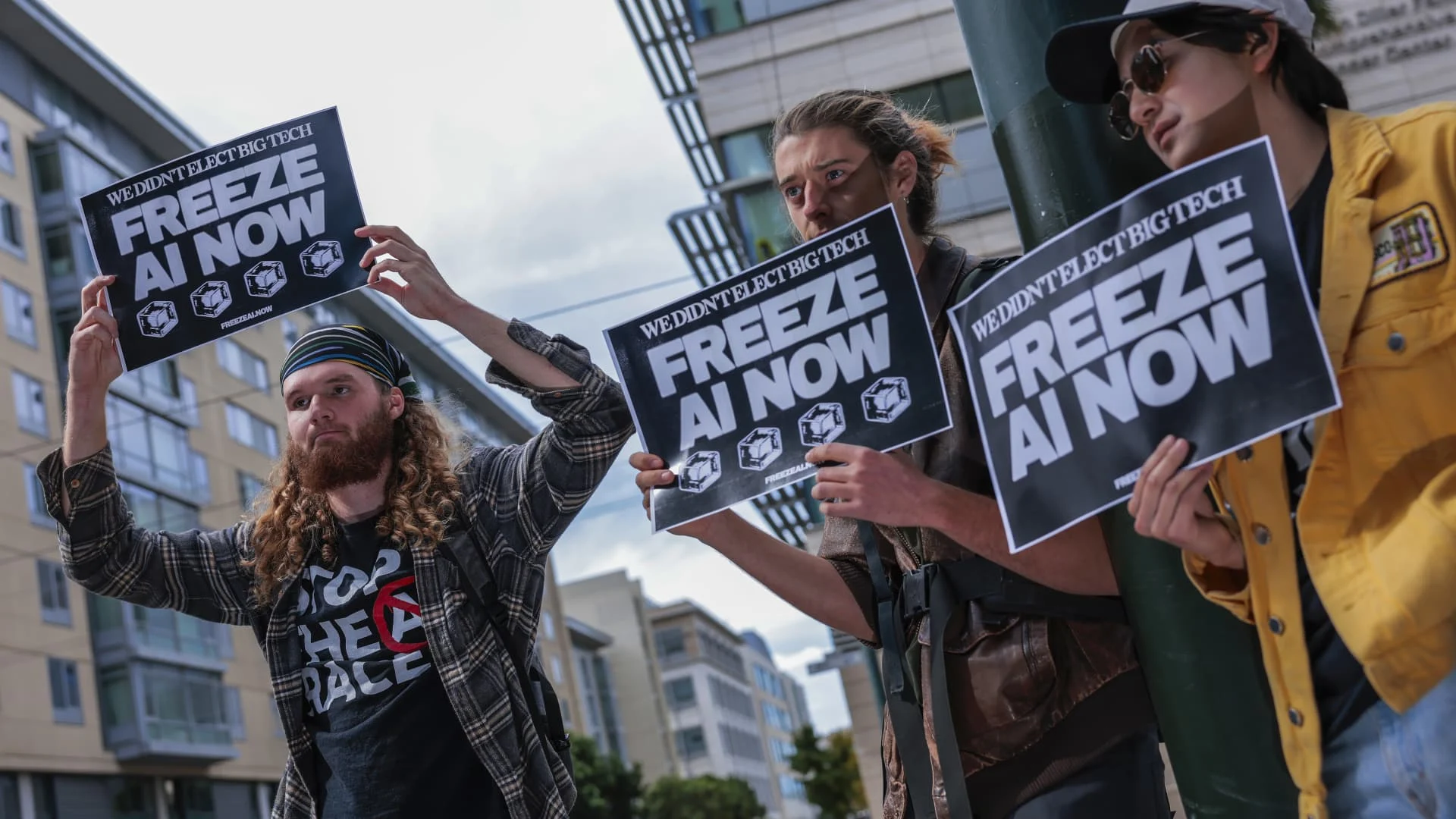 Analysis: AI political groups have spent $78.5M on US federal candidates during the 2026 cycle; AI accelerationists spent $34M and safeguard-focused groups $39M (Luke Fountain/CNBC)